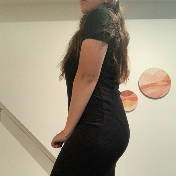 Knee length body con rubbed black short sleeve dress - Picture 3 of 5